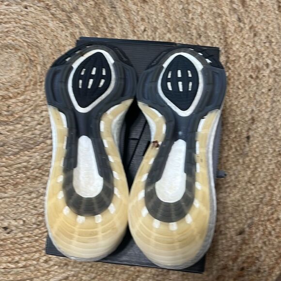 Adidas Ultraboost 21 Size 10.5 - Picture 6 of 8